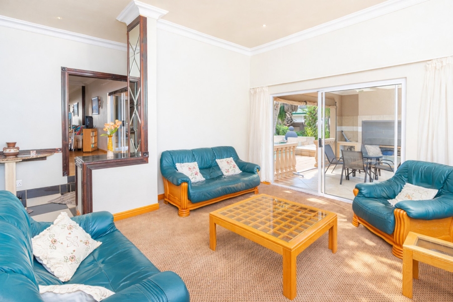 5 Bedroom Property for Sale in Caribbean Beach Club North West